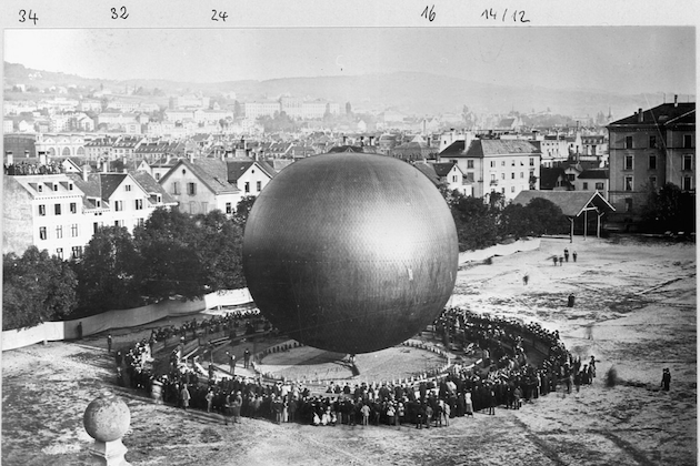Eduard Spelterini mit Ballon, Kaserne Zürich 1893, © Foto: Robert Breitinger